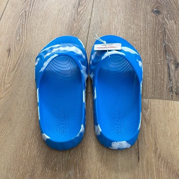 NEW IN BOX - Skechers Blue and White GO FOAM Arch Fit Craze Slide Sandals - Picture 4 of 6